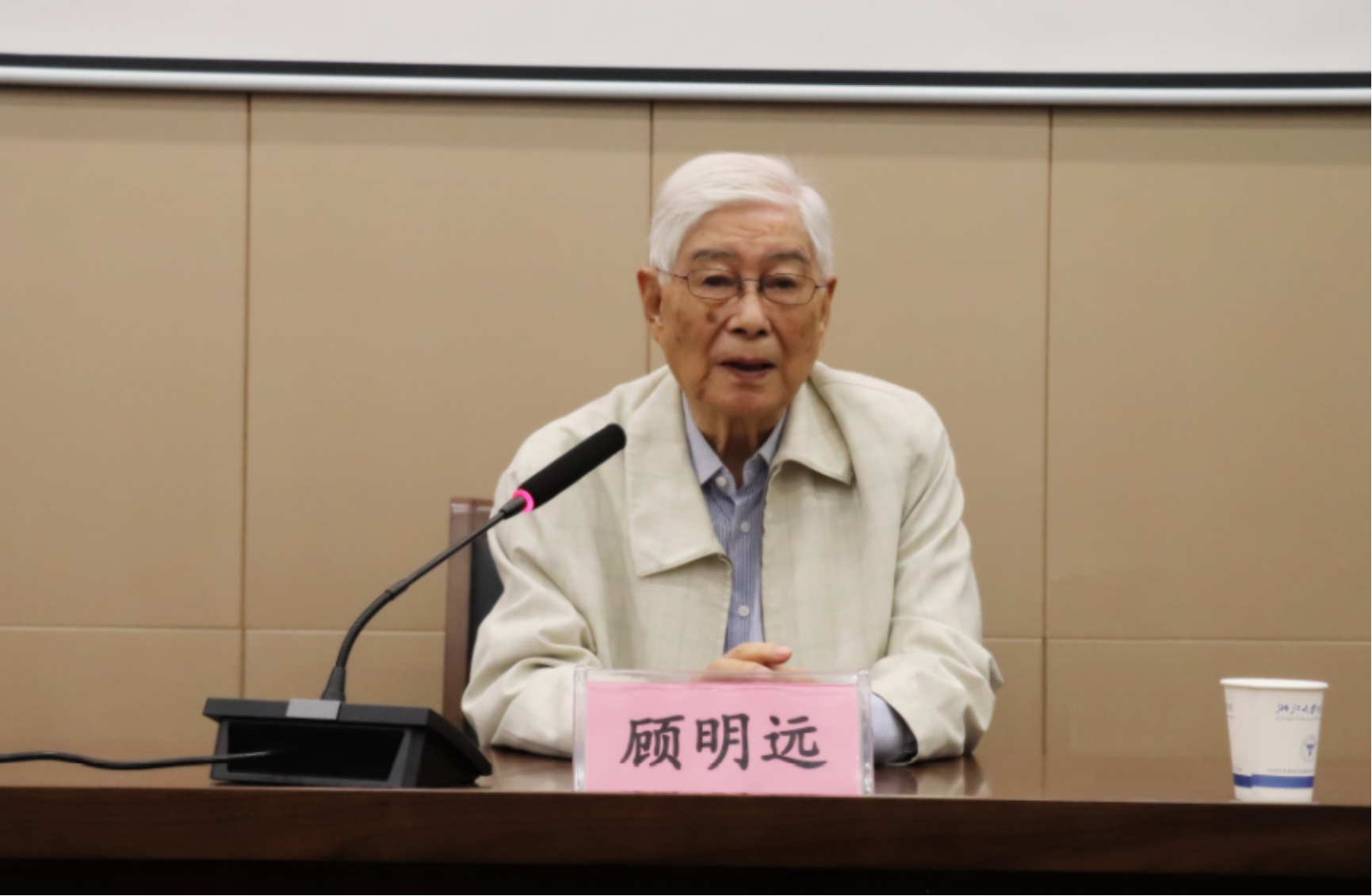 http://www.zju.edu.cn/_upload/article/images/3e/79/3ab1db55427e856c1dc71edf55cf/c4efd01d-3aeb-41f2-8307-73a71ec363f5.png