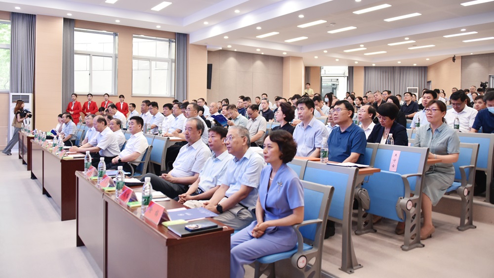 刘宝存教授出席潍坊学院教育发展研究院成立大会暨人工智能与教育发展研讨会