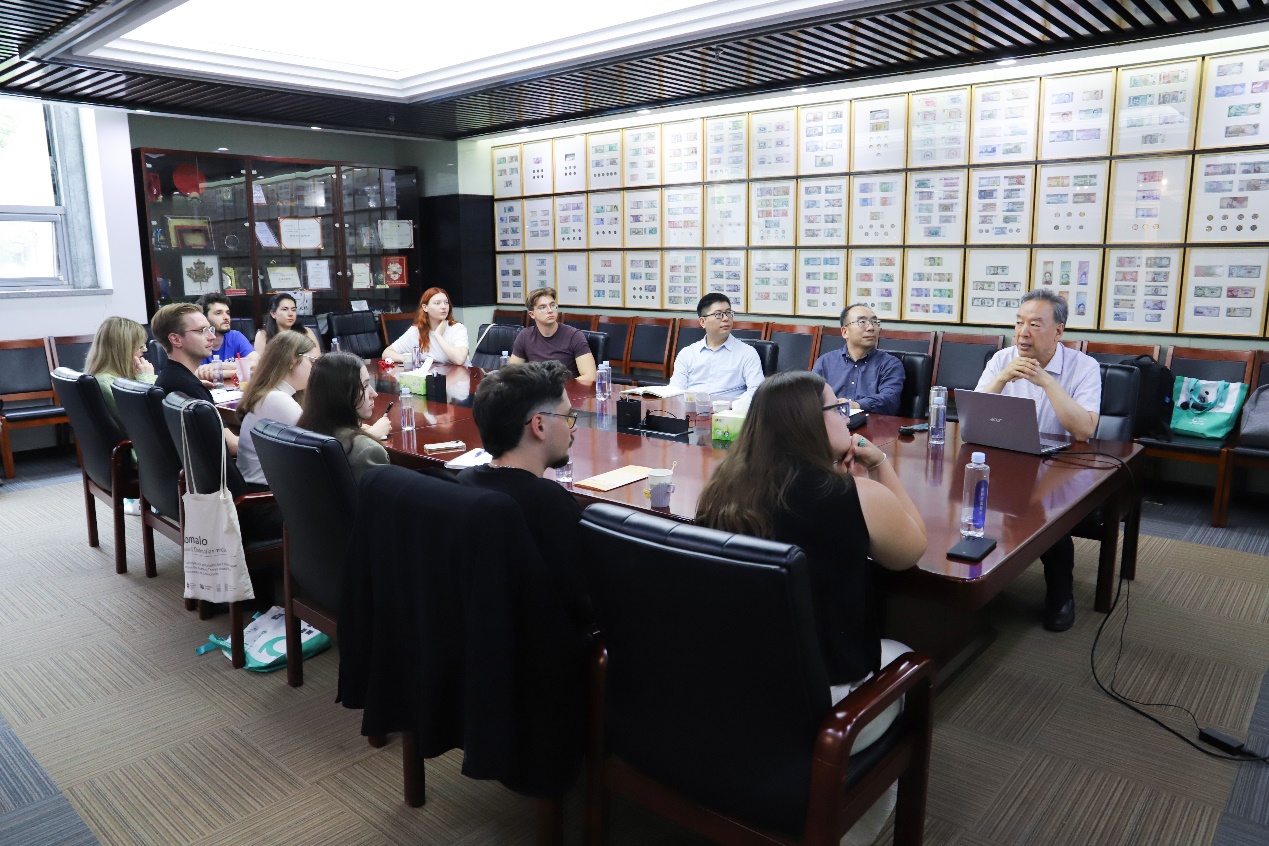 刘宝存教授为欧盟伊拉斯谟学生网络组织青年代表团授课