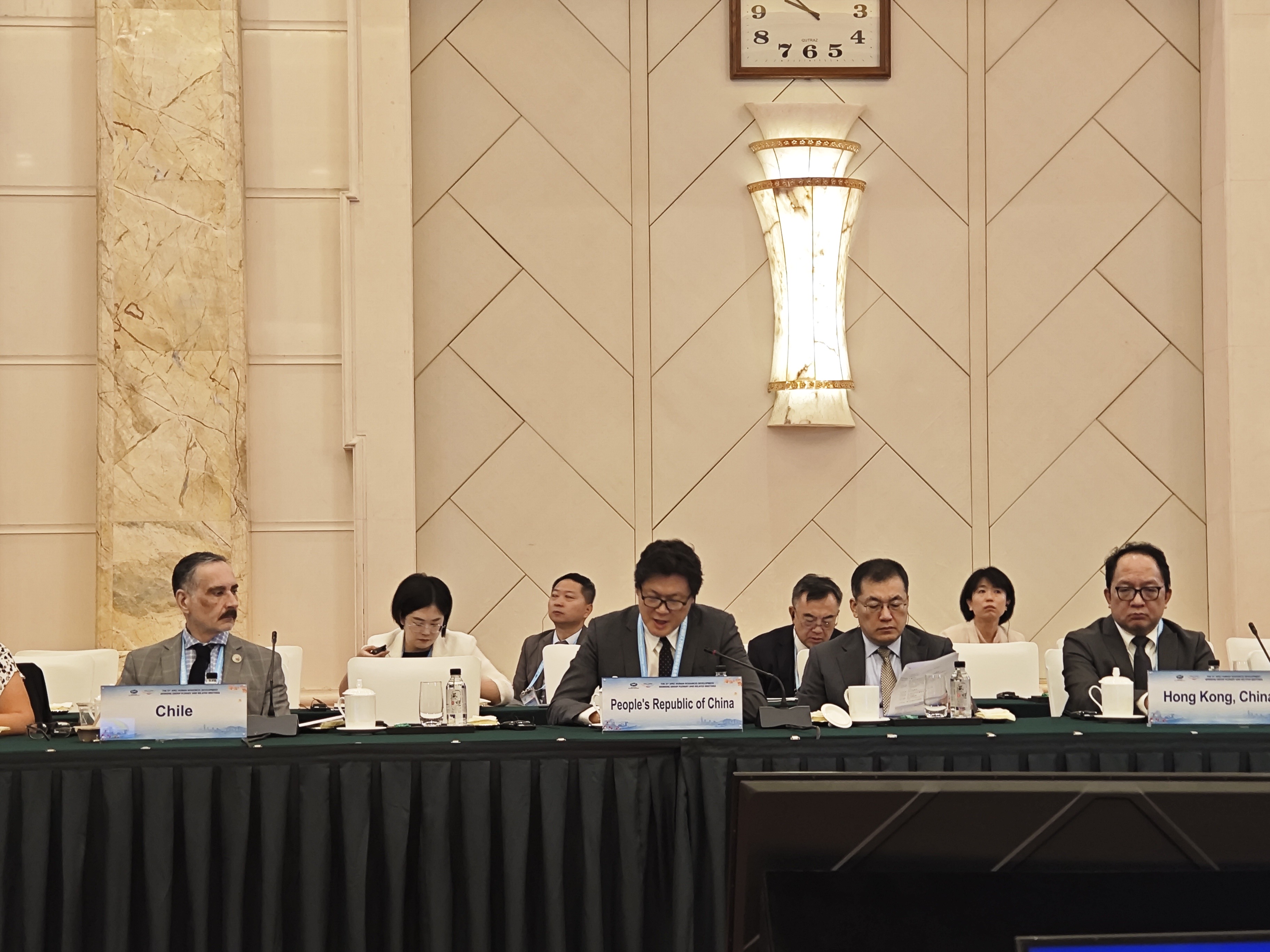 我院高益民教授、荆晓丽博士参加第51届APEC人力资源开发工作组全会