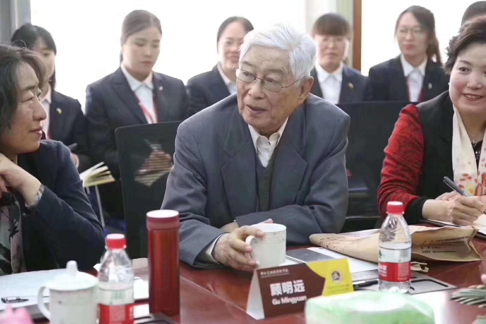 我院顾明远教授应邀参访郑州艾瑞德国际学校并指导其劳动教育实践