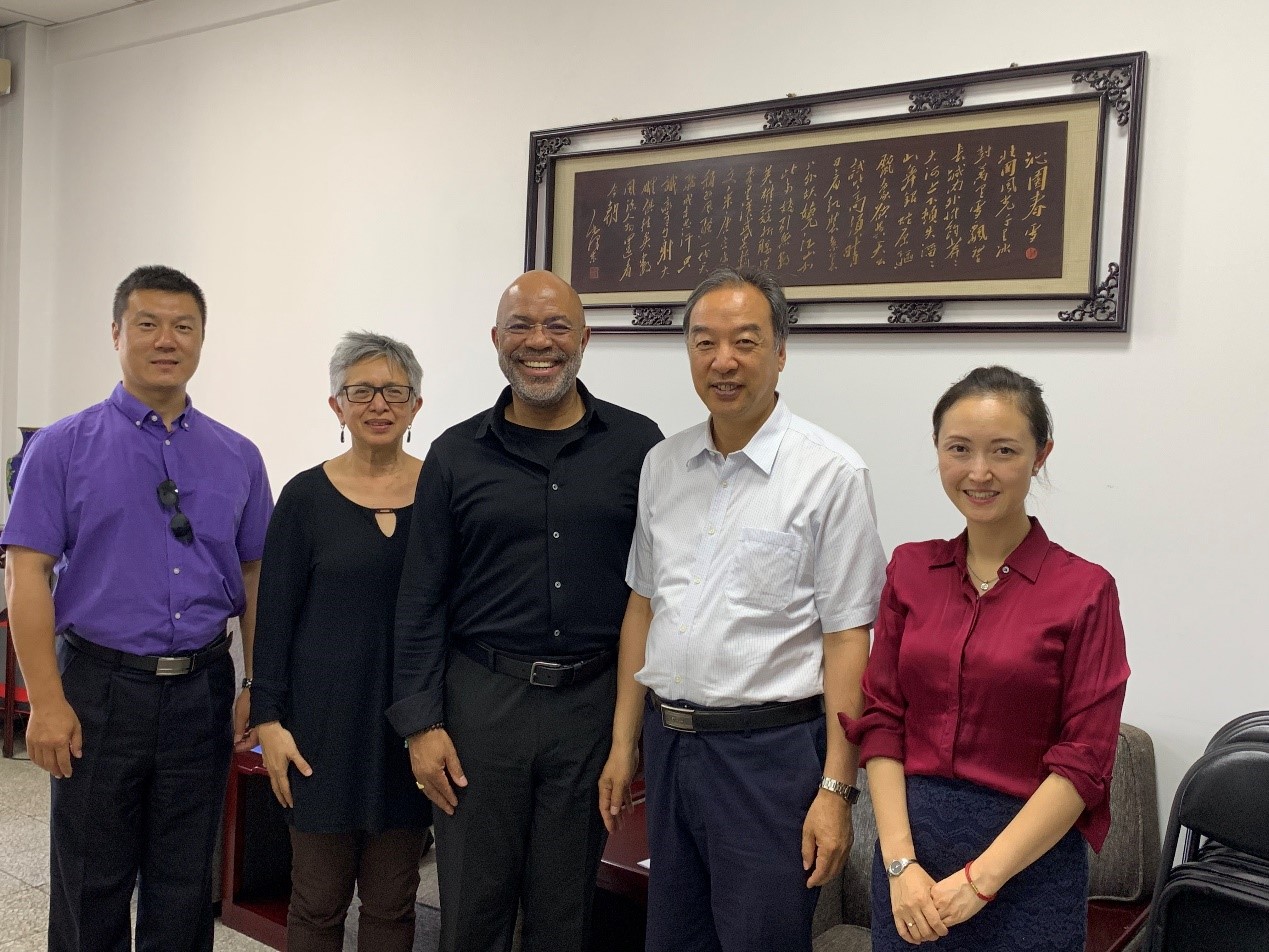 我院代表会见印第安纳大学教育学院院长