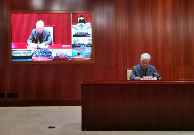 我院资深教授顾明远先生出席第八届高等学校科学研究优秀成果奖
